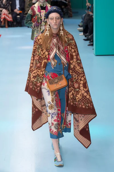 Look 28
